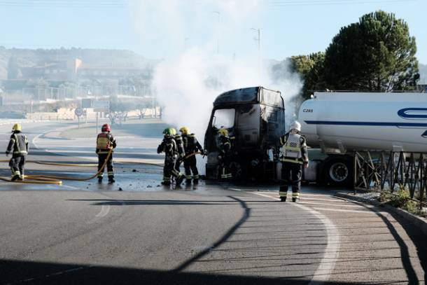 INCENDIO CAMION - 4 CAMINOS -11