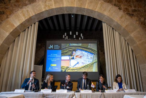 Imgen de la reunión del Consejo de Patrimonio Histórico con el presidente de la Junta, Emiliano García Page, y el ministro de Cultura, Ernest Urtasun, entre otros. /JCCM reunión consejo patrimonio histórico siguenza abril 2026